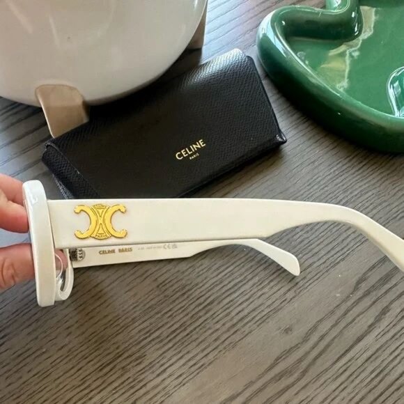 Celine Triomphe CL40194U Sunglasses - Like New with Original Box & Dust Bag - Picture 2 of 7